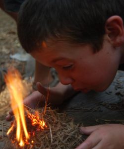 6 formas de se fazer fogo primitivo